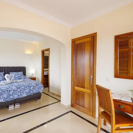 Favorita بلايا بلانكا